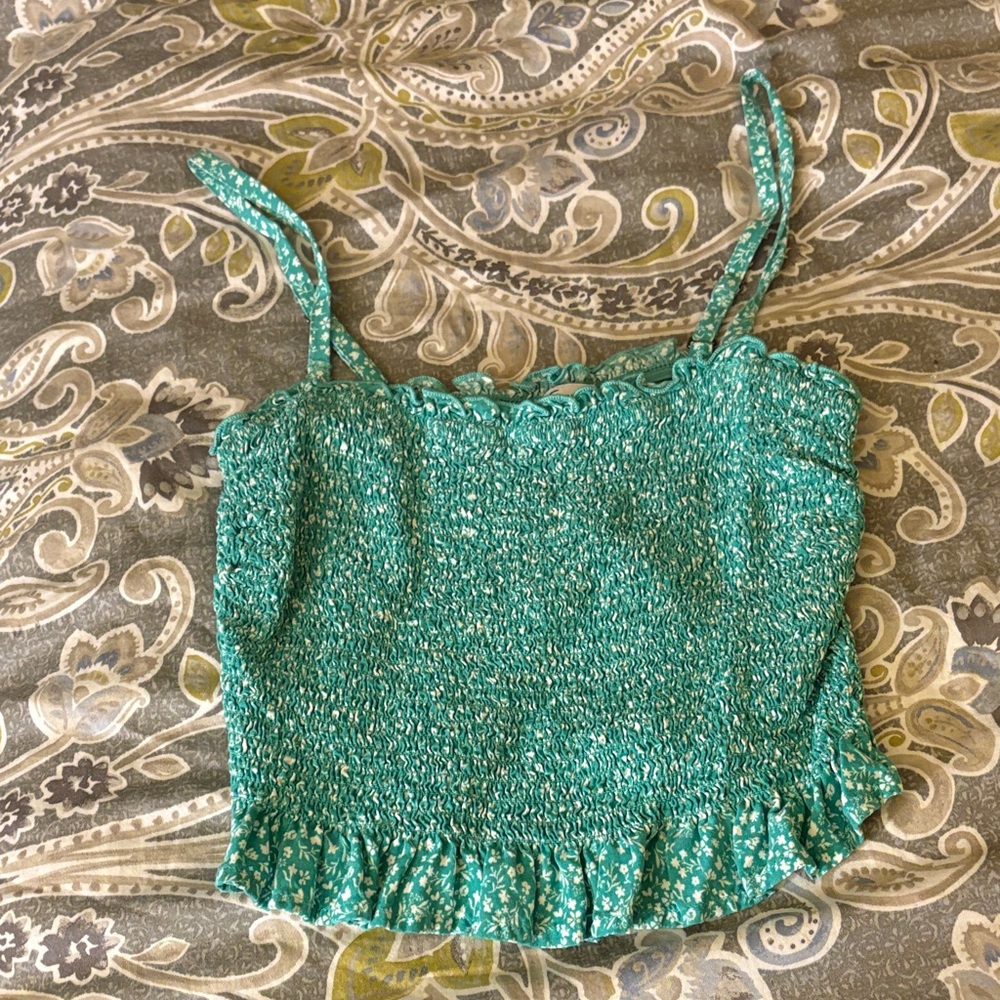 Hollister Green and White Crop Top - Lightly Worn